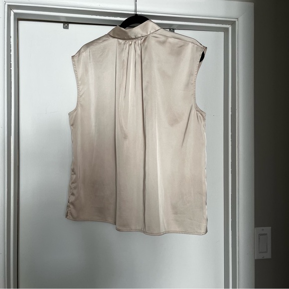 Banana Republic Beige Sleeveless Blouse - Picture 2 of 3